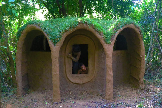 Construindo uma cabana primitiva de Hobbit
