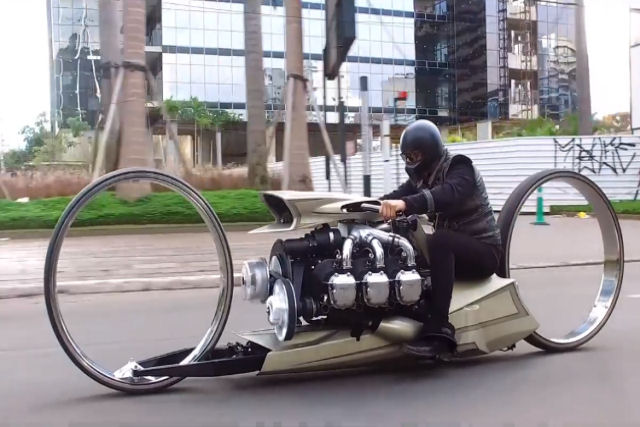 Esta impressionante moto com rodas sem eixos parece sacada de TRON