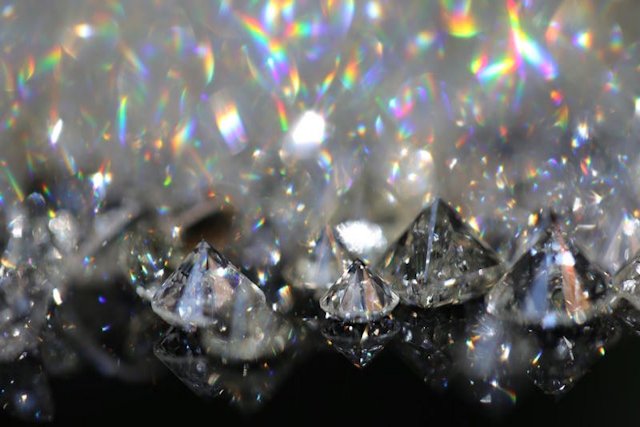Descobrem milhes de toneladas de diamantes no crtex terrestre, mas h um problema para chegar a eles