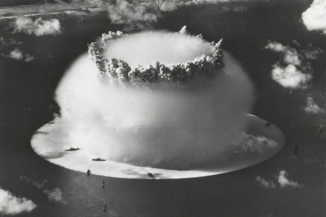 O que aconteceria se detonassem uma bomba nuclear na Fossa das Marianas