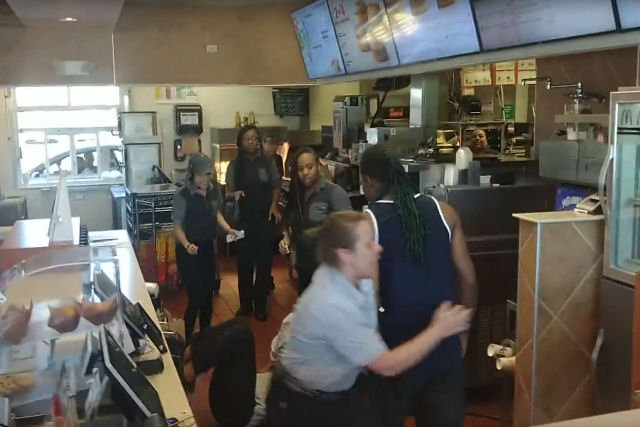 Outro barraco entre uma empregada e um cliente do McDonald's, nos EUA