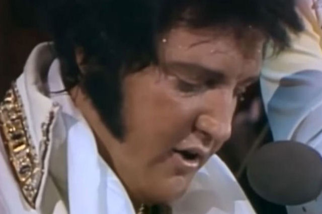O ltimo grande momento de Elvis foi esta apresentao de Unchained Melody