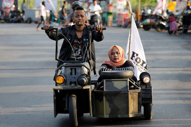 Icnicas motos Vespa personalizadas ao estilo Mad Max cobram protagonismo na Indonsia