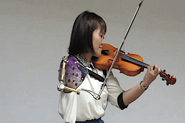Esta mulher tocando violino  a coisa mais inspiradora que voc ver hoje