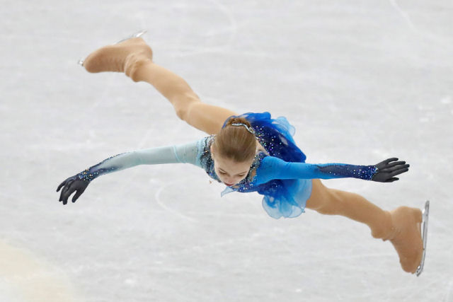 Russa de 14 anos entra para a histria da patinao artstica