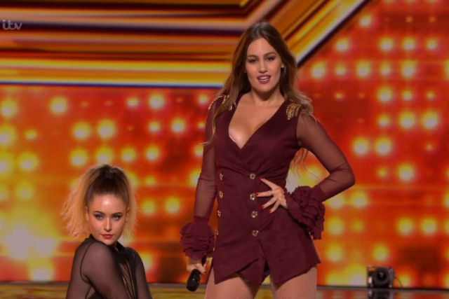 Bela jovem grega participa do X Factor UK e monopoliza todas as atenes