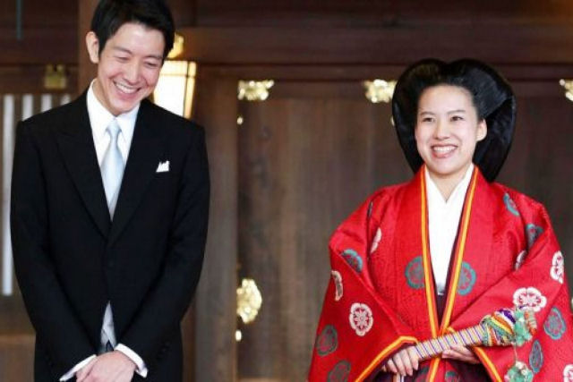 A princesa Ayako do Japo renuncia a nobreza ao se casar com um plebeu
