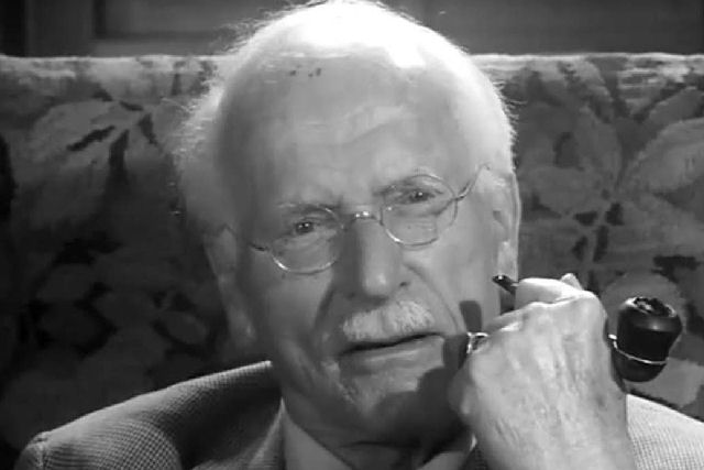 A lendria entrevista de Carl Jung na BBC, completa e legendada