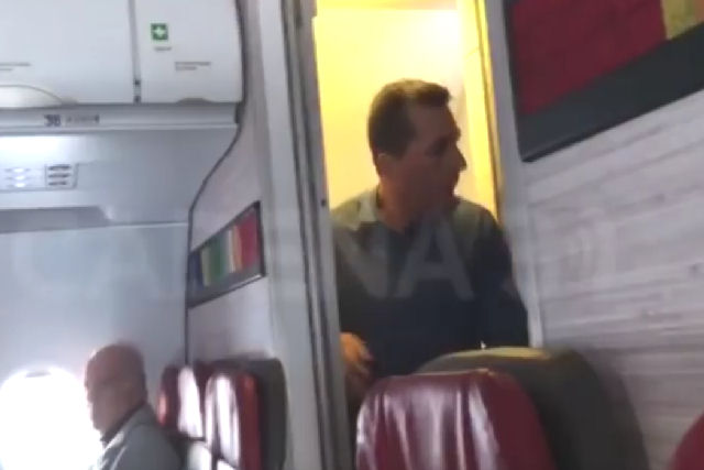 Estou cagando!: Passageiro com diarreia agride um tripulante em pleno vo