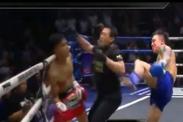 Lutador de muay thai nocauteia seu oponente e o juiz ao mesmo tempo
