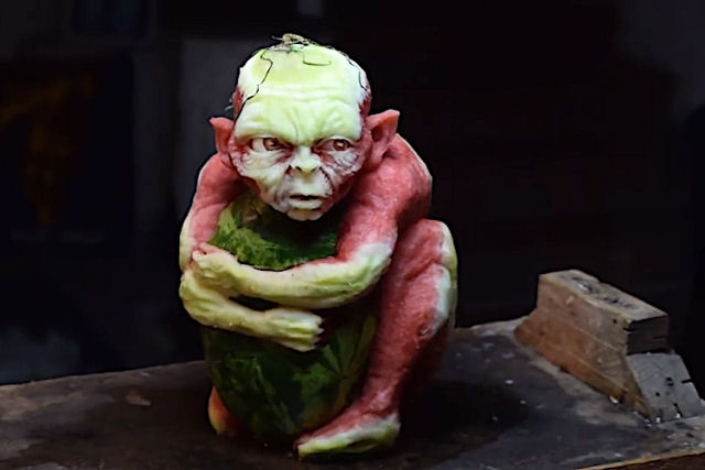 Escultor italiano responde ao pedido dos fs com uma escultura de melancia incrvel de Gollum do Senhor dos Anis