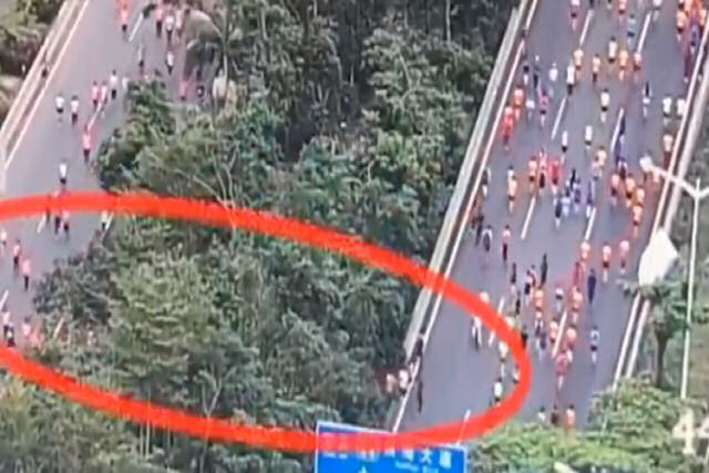 Descobriram mais de 200 corredores dando um migu na maratona de Shenzhen, na China