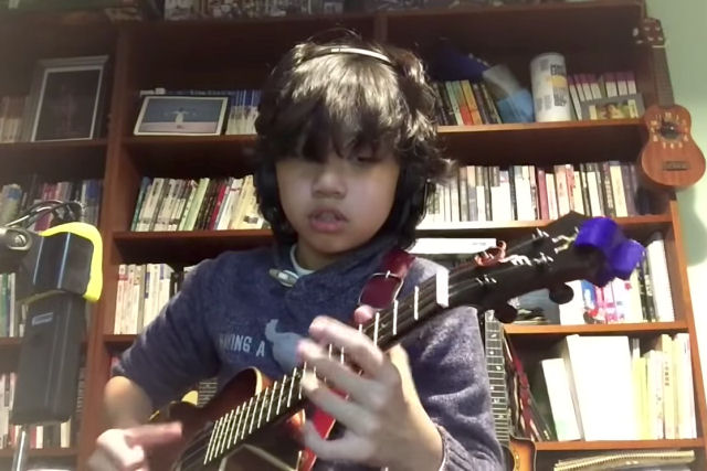 Garoto taiwans arrasa com cover de Smells Like Teen Spirit no ukulele