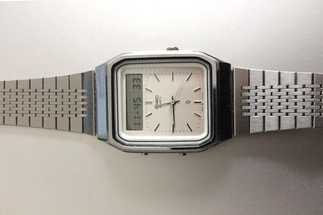 Antes dos relógios inteligentes, já havia um relógio com tela sensível ao toque em... 1984