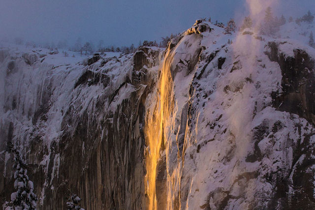 A cachoeira de fogo do Parque Yosemite volta a fascinar os americanos