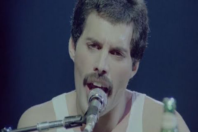 A gloriosa apresentao de Somebody to Love, pelo Queen, em Montreal, 1981
