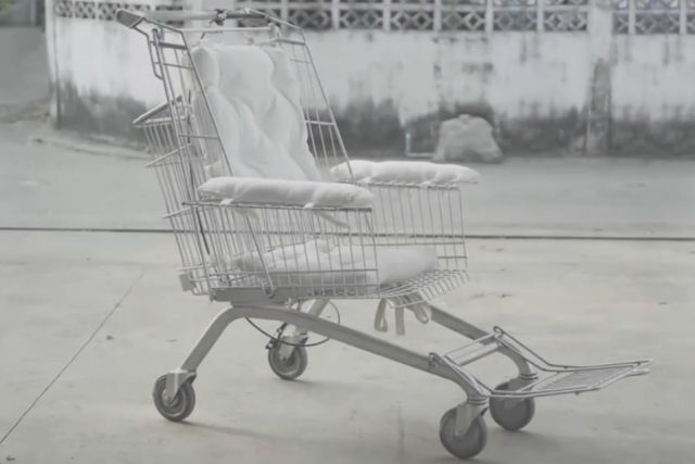 Tailands desenvolve um cadeira de rodas usando velhos carrinhos de mercados