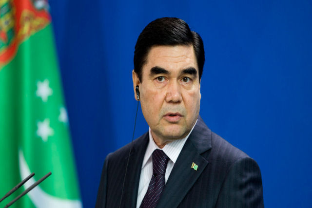 O presidente do Turcomenistão dedica uma música seu cavalo