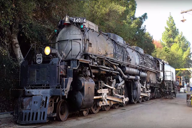 A maior locomotiva  vapor do mundo voltou a se locomover pela primeira vez em dcadas