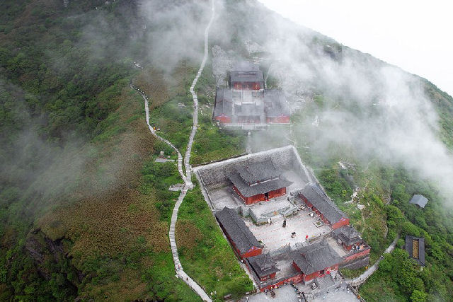 Os fabulosos templos budistas do Monte Fanjing, na China