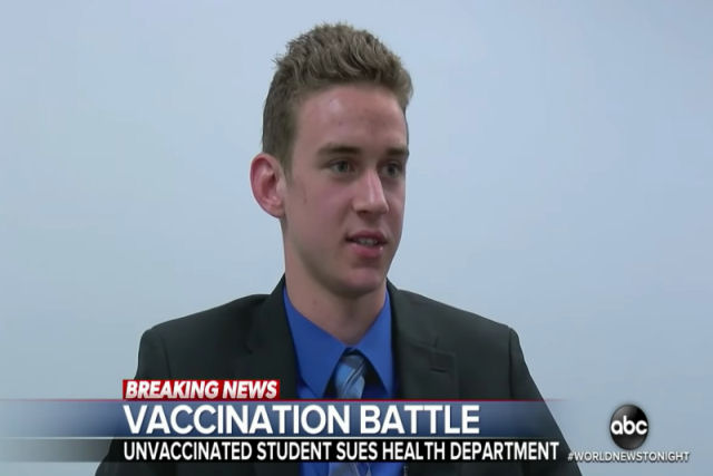 Jovem antivacinas que processou a escola por exclu-lo ao no ser vacinado contra catapora, contrai catapora