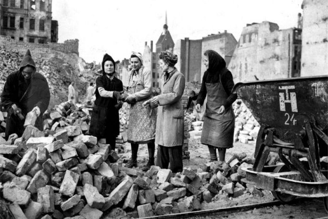 Trmmerfrauen: as mulheres que ajudaram a reconstruir a Alemanha aps a 2 Guerra Mundial