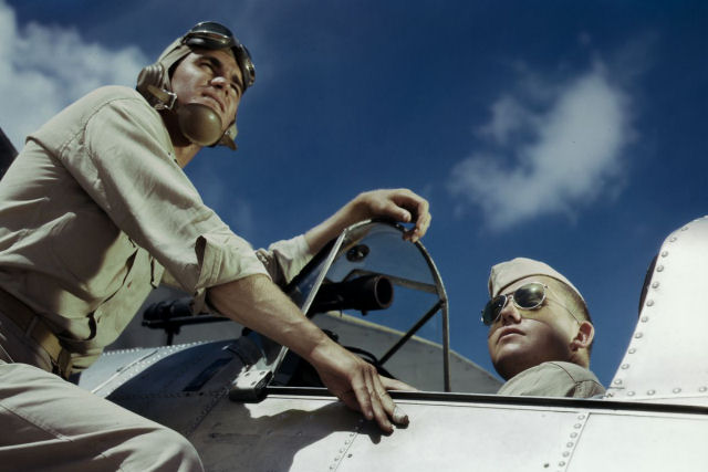Fotos coloridas espetaculares capturam cadetes areos da Segunda Guerra Mundial em treinamento