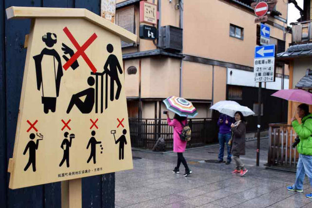 Os turistas em Kyoto esto infernizando a vida das Gueixas