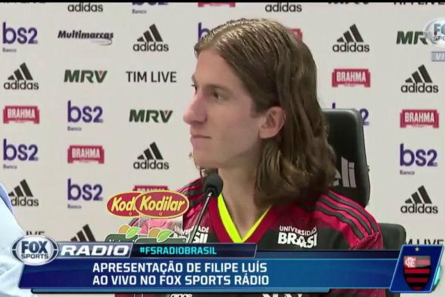 Gemido do Zap interrompe apresentao do jogador Filipe Lus no Flamengo