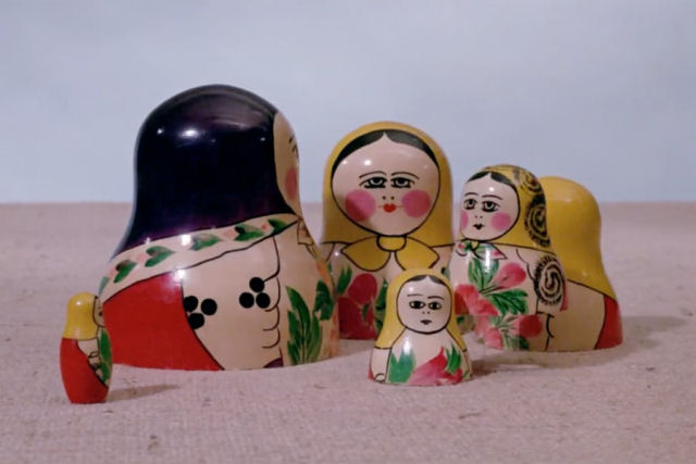 Este curta-metragem de stop-motion d vida a bonecas russas