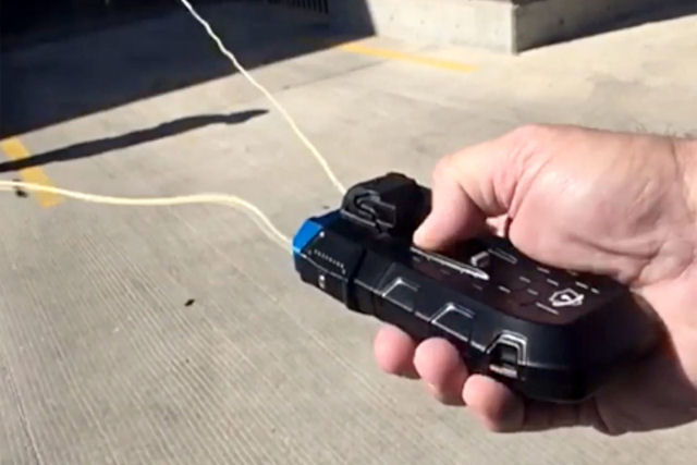 Polcia americana est testando dispositivo 'Homem-Aranha' como alternativa ao taser