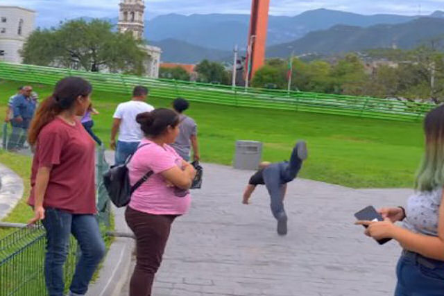 Por que tem um homem correndo de quatro em um episódio de um 'reality' mexicano sobre infidelidade?