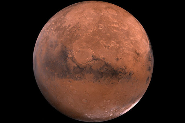 Astrnoma adverte que a Terra est em perigo e a humanidade deve se mudar para Marte antes de que seja tarde