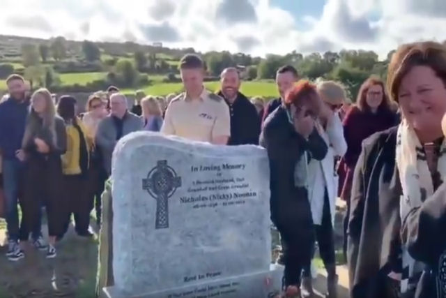 Uma mensagem do além: Irlandês deixa gravação engraçada para seu funeral