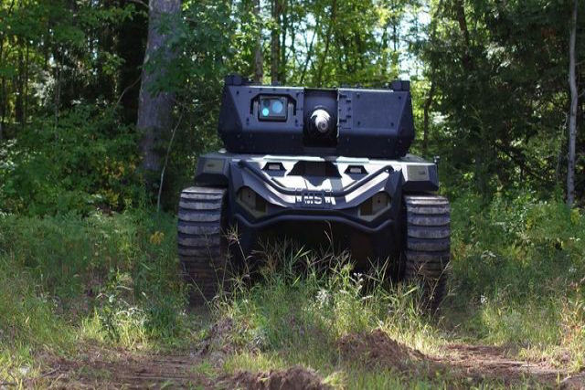 Este poderia ser o primeiro tanque-rob, e ademais com suporte a um drone