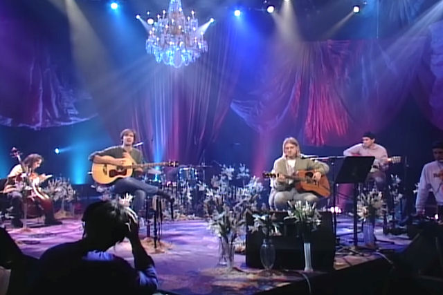Incrveis imagens do Nirvana ensaiando e se apresentando no MTV Unplugged 1993