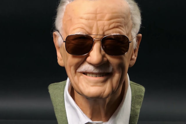 Escultor cria um busto incrivelmente realista de Stan Lee em um time-lapse