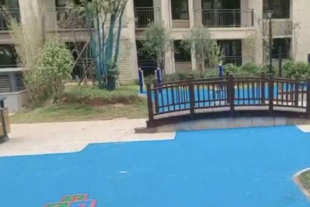 Construtora promete aos compradores 'vistas de um parque' e entrega 'lago de plstico', na China