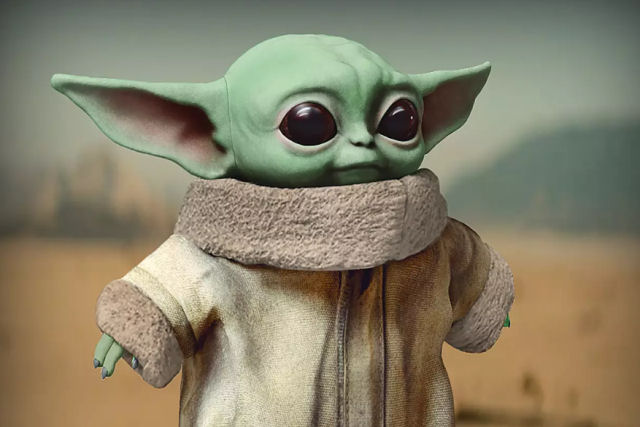 Escultor cria uma estátua em tamanho real de Baby Yoda como o de 'The Mandalorian'