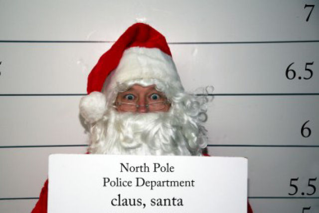 Americano com cara de Papai Noel rouba milhares de dlares de um banco e joga aos transeuntes desejando-lhes feliz Natal