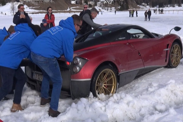 Veja o que ocorre quando algum pe um esportivo de trs milhes de dlares para circular sobre a neve
