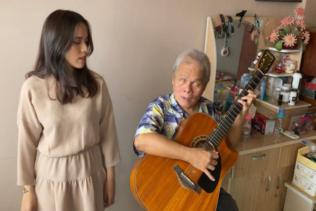 O violonista vietnamita cego que está conquistando o Youtube