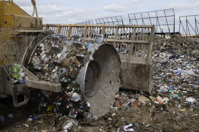 O Canad  o maior produtor de lixo do mundo. O Brasil nem faz parte do Top 10