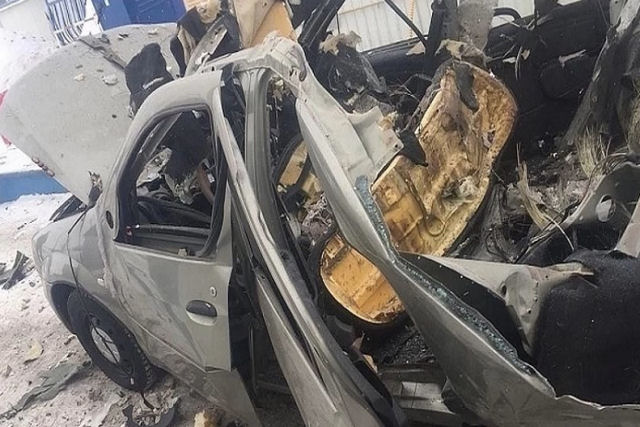 Carro explode em um posto de gasolina enquanto o motorista pagava a conta, na Rússia