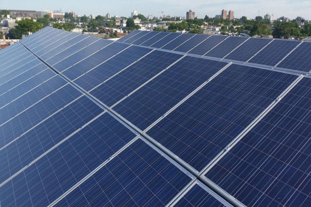 Cidade francesa instala 187 painis solares para economizar com energia e esquece de conect-los