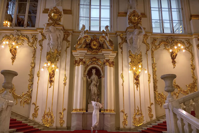 Um novo anúncio de 5 horas registra um passo a passo do Museu Hermitage da Rússia