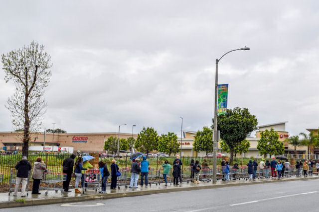 Americanos correm para os mercados aps anncio de restries devido ao coronavrus