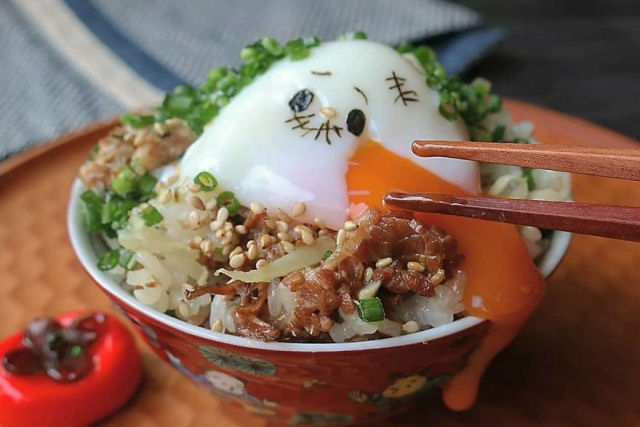 Me japonesa faz pratos e bentōs incrivelmente fofos para seus filhos usando ovos