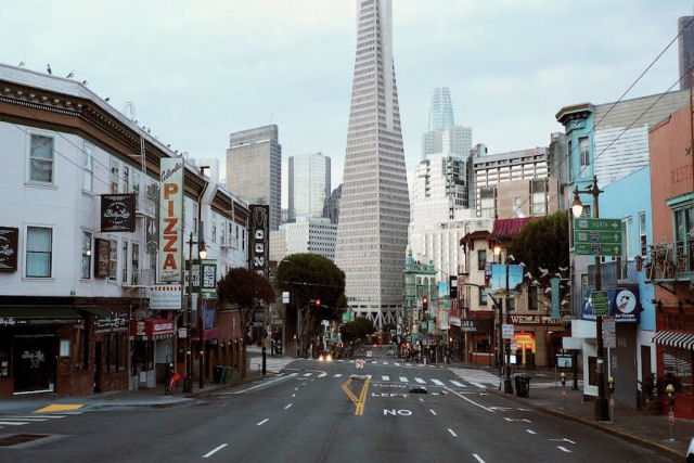 As assustadoras imagens de drones das ruas vazias de São Francisco e lojas fechadas durante quarentena