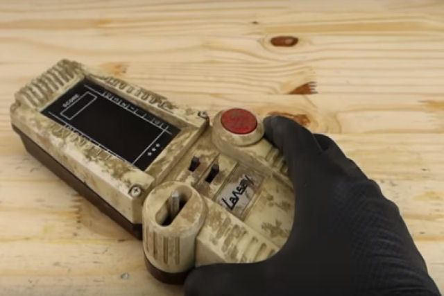 O que faz este youtuber para restaurar um console portátil de 1978 é uma pequena obra de arte